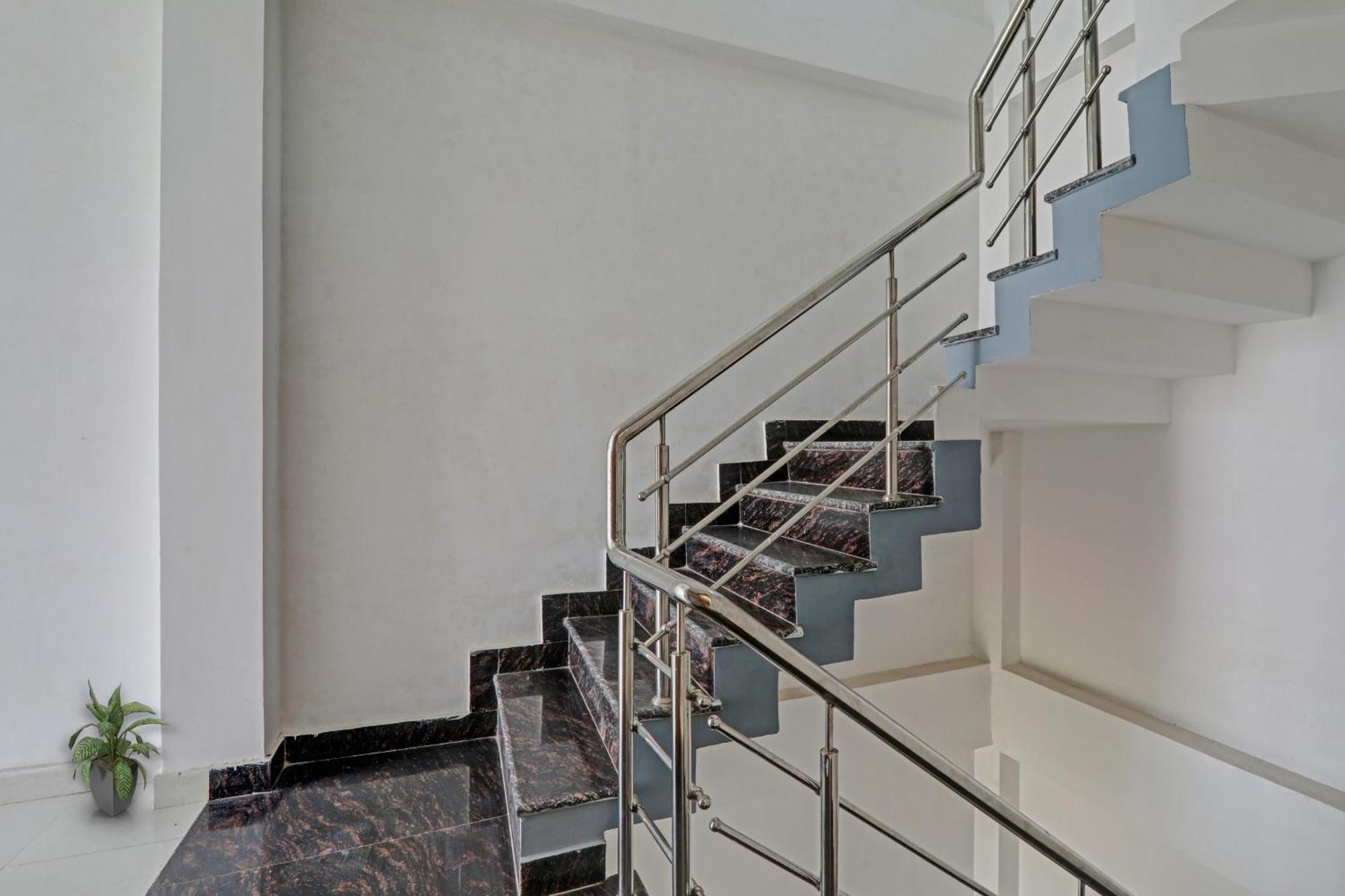 Townhouse Relax Inn Chinhat Exterior foto