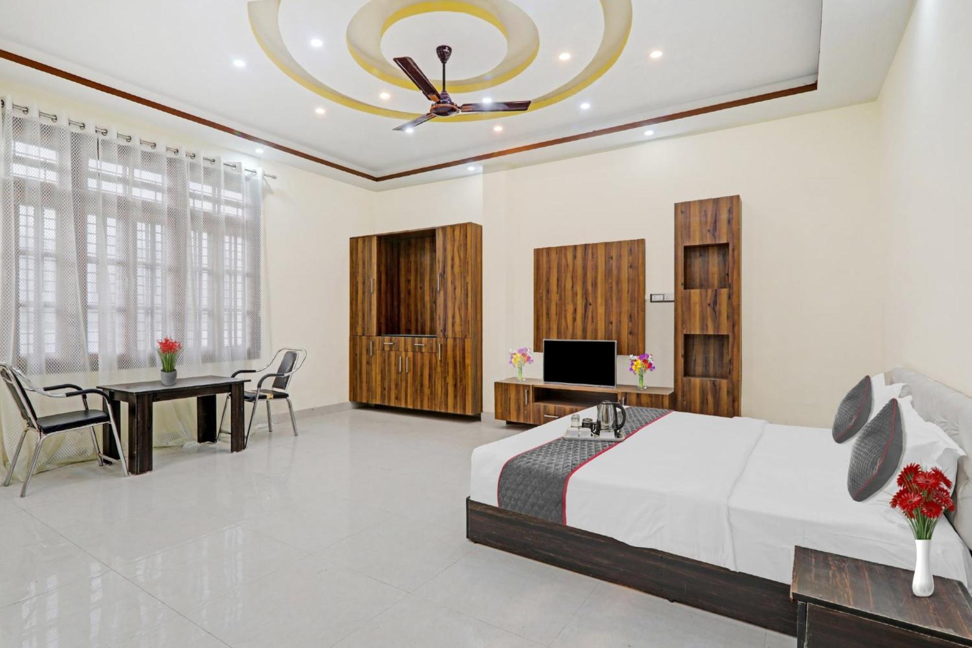Townhouse Relax Inn Chinhat Exterior foto