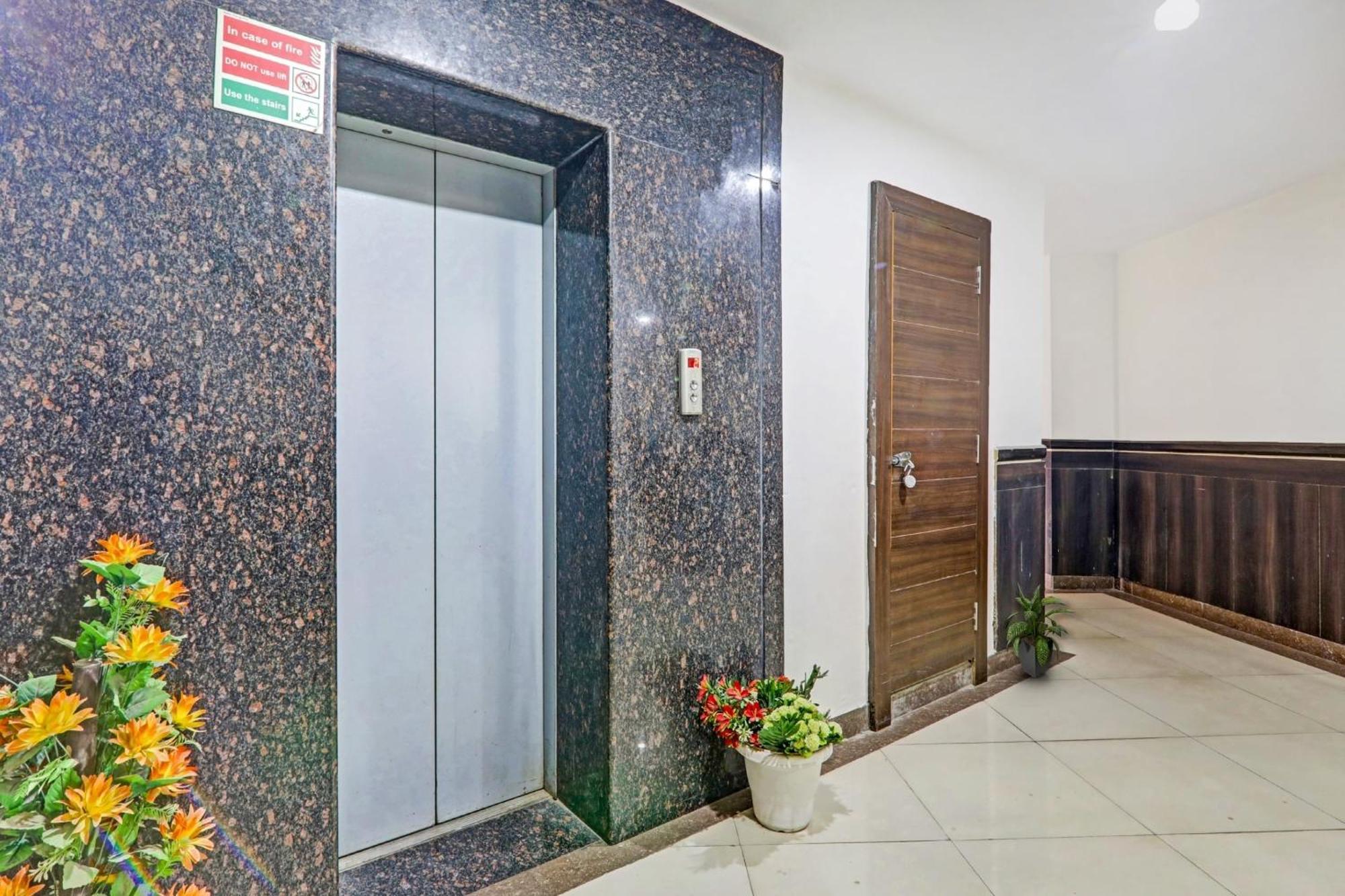 Townhouse Relax Inn Chinhat Exterior foto