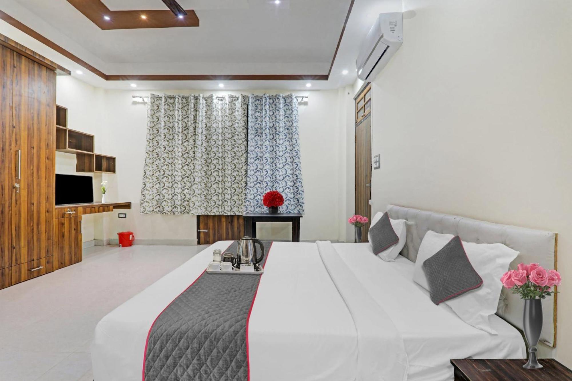 Townhouse Relax Inn Chinhat Exterior foto